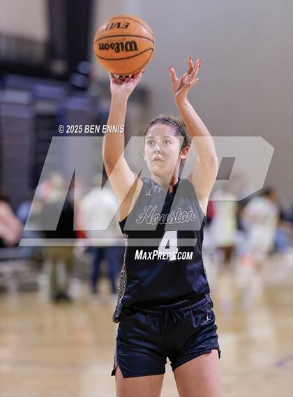 Thumbnail 3 in Houston vs. Wilson (She Got Game Classic) photogallery.