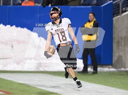 Thumbnail 2 in Liberty Center vs. Wheelersburg (OHSAA Division 5 Final) photogallery.