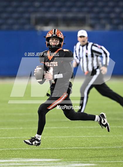 Thumbnail 3 in Liberty Center vs. Wheelersburg (OHSAA Division 5 Final) photogallery.