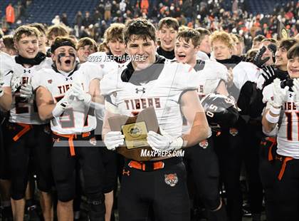 Thumbnail 3 in Liberty Center vs. Wheelersburg (OHSAA Division 5 Final) photogallery.