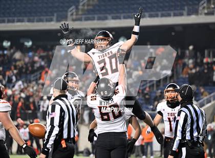 Thumbnail 3 in Liberty Center vs. Wheelersburg (OHSAA Division 5 Final) photogallery.