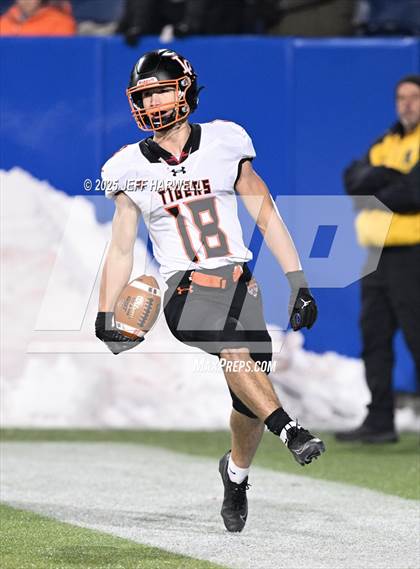 Thumbnail 3 in Liberty Center vs. Wheelersburg (OHSAA Division 5 Final) photogallery.