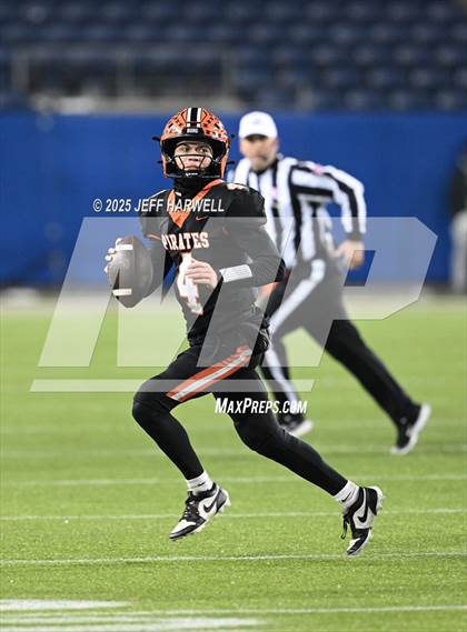 Thumbnail 2 in Liberty Center vs. Wheelersburg (OHSAA Division 5 Final) photogallery.