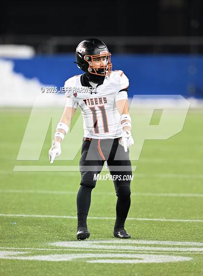 Thumbnail 2 in Liberty Center vs. Wheelersburg (OHSAA Division 5 Final) photogallery.