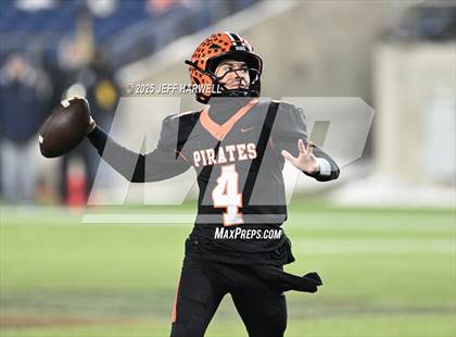 Thumbnail 2 in Liberty Center vs. Wheelersburg (OHSAA Division 5 Final) photogallery.