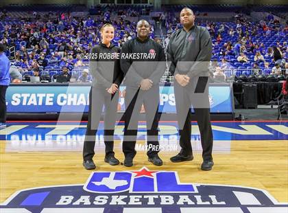 Thumbnail 1 in Decatur vs. La Vega (UIL 4A Basketball Division I Final) photogallery.