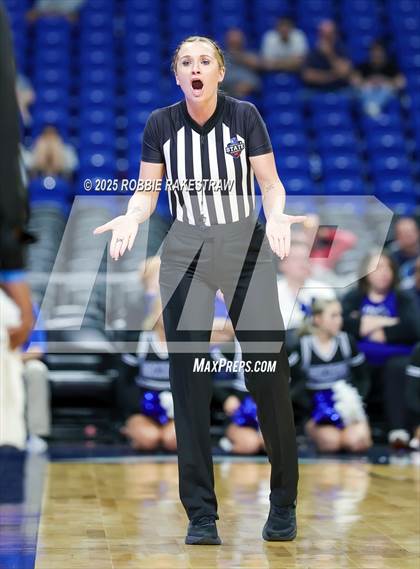 Thumbnail 2 in Decatur vs. La Vega (UIL 4A Basketball Division I Final) photogallery.