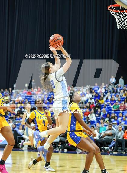 Thumbnail 1 in Decatur vs. La Vega (UIL 4A Basketball Division I Final) photogallery.