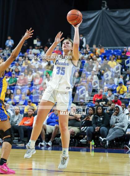 Thumbnail 1 in Decatur vs. La Vega (UIL 4A Basketball Division I Final) photogallery.