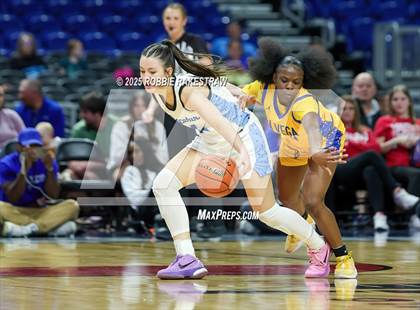 Thumbnail 3 in Decatur vs. La Vega (UIL 4A Basketball Division I Final) photogallery.