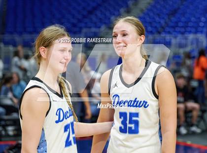 Thumbnail 1 in Decatur vs. La Vega (UIL 4A Basketball Division I Final) photogallery.