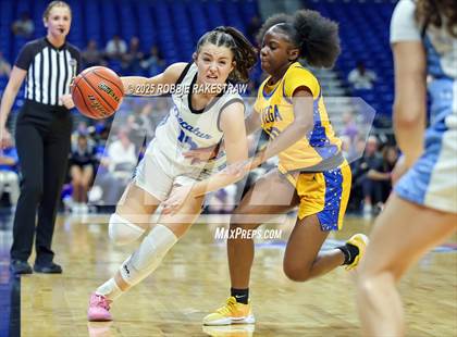 Thumbnail 1 in Decatur vs. La Vega (UIL 4A Basketball Division I Final) photogallery.