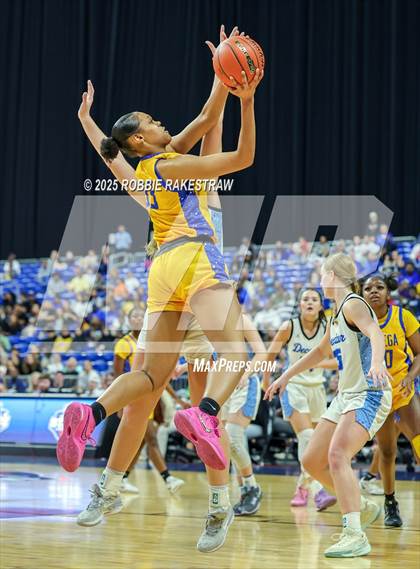 Thumbnail 1 in Decatur vs. La Vega (UIL 4A Basketball Division I Final) photogallery.