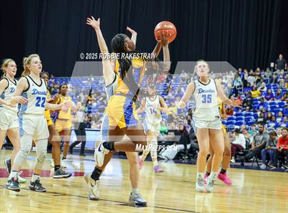 Thumbnail 3 in Decatur vs. La Vega (UIL 4A Basketball Division I Final) photogallery.