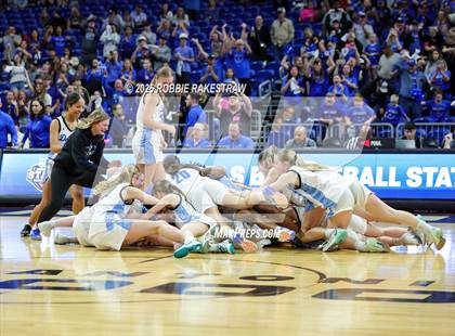 Thumbnail 2 in Decatur vs. La Vega (UIL 4A Basketball Division I Final) photogallery.