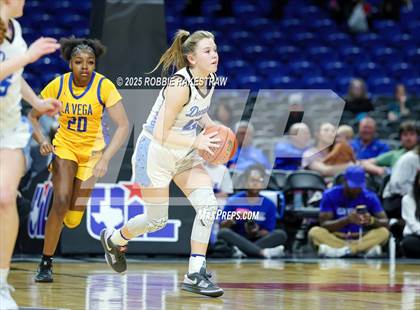 Thumbnail 1 in Decatur vs. La Vega (UIL 4A Basketball Division I Final) photogallery.