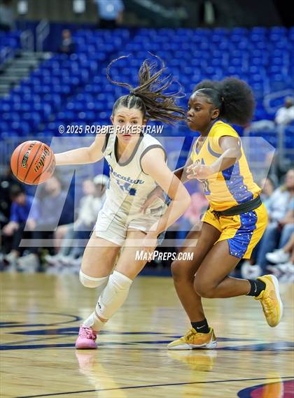 Thumbnail 2 in Decatur vs. La Vega (UIL 4A Basketball Division I Final) photogallery.