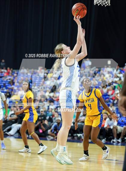 Thumbnail 2 in Decatur vs. La Vega (UIL 4A Basketball Division I Final) photogallery.