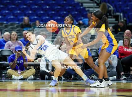 Thumbnail 1 in Decatur vs. La Vega (UIL 4A Basketball Division I Final) photogallery.