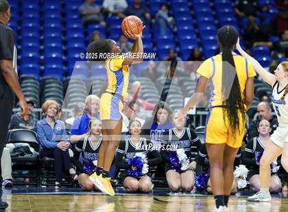 Thumbnail 3 in Decatur vs. La Vega (UIL 4A Basketball Division I Final) photogallery.