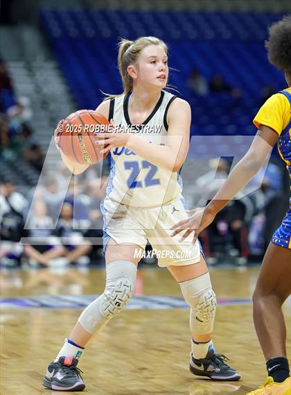 Thumbnail 3 in Decatur vs. La Vega (UIL 4A Basketball Division I Final) photogallery.