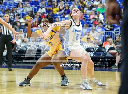 Thumbnail 3 in Decatur vs. La Vega (UIL 4A Basketball Division I Final) photogallery.