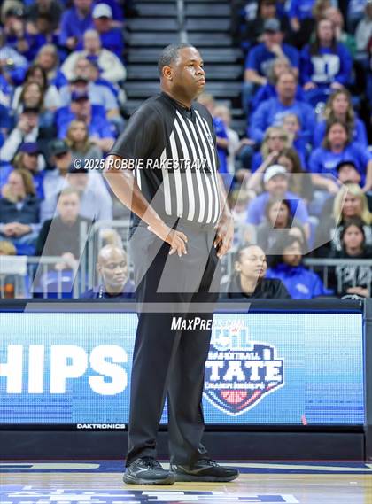 Thumbnail 1 in Decatur vs. La Vega (UIL 4A Basketball Division I Final) photogallery.