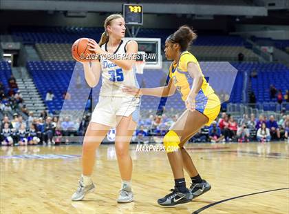Thumbnail 3 in Decatur vs. La Vega (UIL 4A Basketball Division I Final) photogallery.