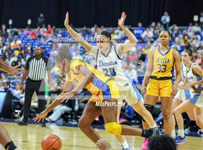 Thumbnail 3 in Decatur vs. La Vega (UIL 4A Basketball Division I Final) photogallery.