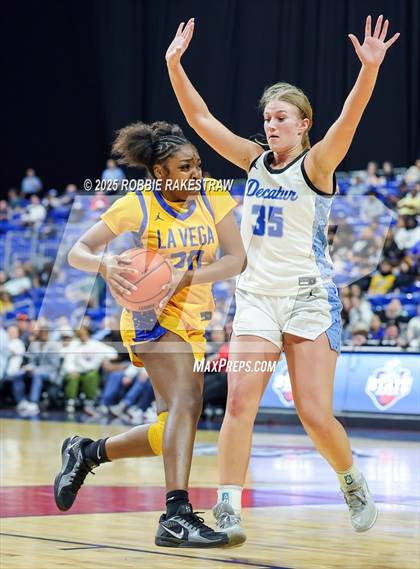 Thumbnail 2 in Decatur vs. La Vega (UIL 4A Basketball Division I Final) photogallery.