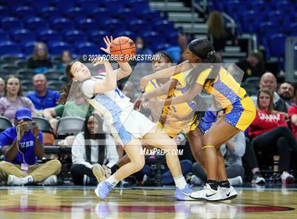 Thumbnail 3 in Decatur vs. La Vega (UIL 4A Basketball Division I Final) photogallery.