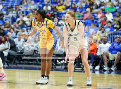 Thumbnail 2 in Decatur vs. La Vega (UIL 4A Basketball Division I Final) photogallery.