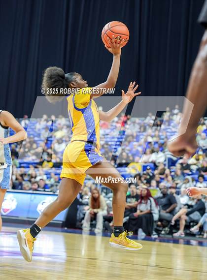 Thumbnail 3 in Decatur vs. La Vega (UIL 4A Basketball Division I Final) photogallery.