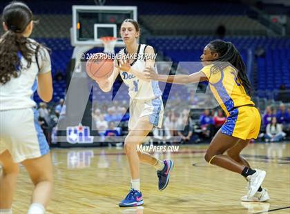 Thumbnail 1 in Decatur vs. La Vega (UIL 4A Basketball Division I Final) photogallery.