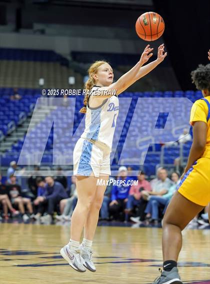 Thumbnail 1 in Decatur vs. La Vega (UIL 4A Basketball Division I Final) photogallery.