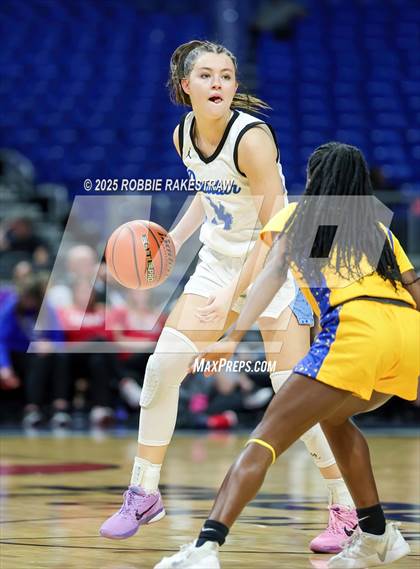 Thumbnail 3 in Decatur vs. La Vega (UIL 4A Basketball Division I Final) photogallery.