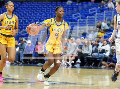 Thumbnail 3 in Decatur vs. La Vega (UIL 4A Basketball Division I Final) photogallery.