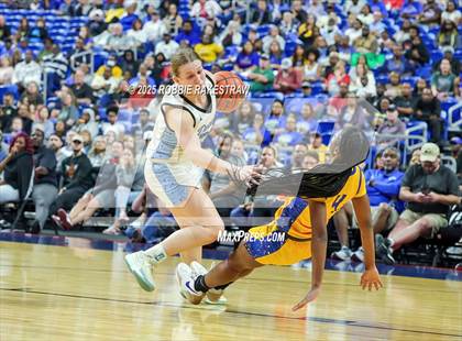 Thumbnail 3 in Decatur vs. La Vega (UIL 4A Basketball Division I Final) photogallery.
