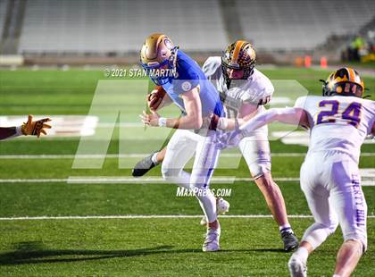 Thumbnail 2 in Alamo Heights vs. Liberty Hill (UIL 5A D2 Quarterfinal Playoff) photogallery.