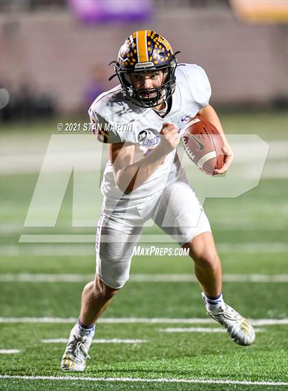 Thumbnail 2 in Alamo Heights vs. Liberty Hill (UIL 5A D2 Quarterfinal Playoff) photogallery.