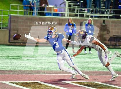 Thumbnail 2 in Alamo Heights vs. Liberty Hill (UIL 5A D2 Quarterfinal Playoff) photogallery.