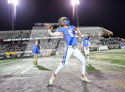 Thumbnail 2 in Alamo Heights vs. Liberty Hill (UIL 5A D2 Quarterfinal Playoff) photogallery.