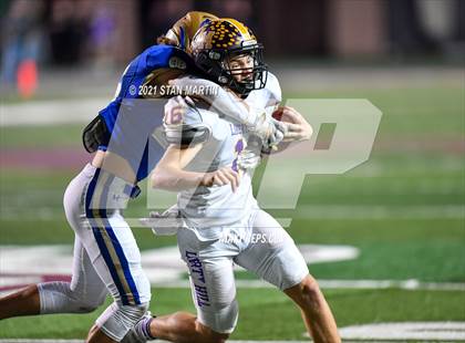 Thumbnail 1 in Alamo Heights vs. Liberty Hill (UIL 5A D2 Quarterfinal Playoff) photogallery.