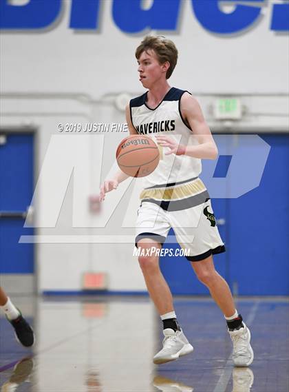 Thumbnail 2 in Poway vs. La Costa Canyon photogallery.