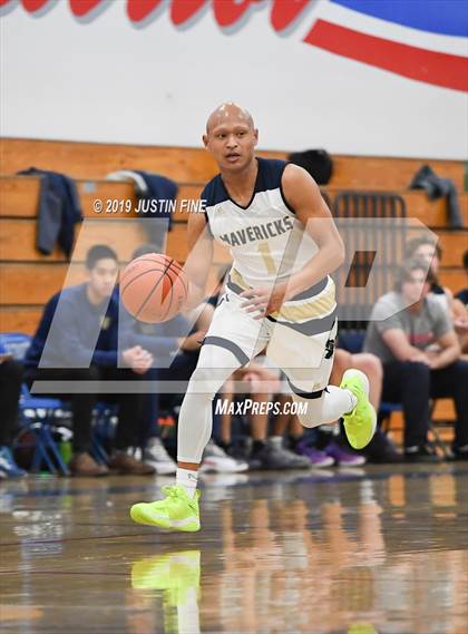 Thumbnail 2 in Poway vs. La Costa Canyon photogallery.