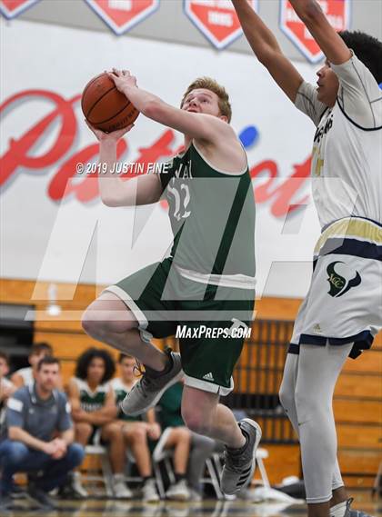 Thumbnail 2 in Poway vs. La Costa Canyon photogallery.