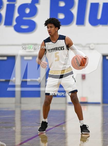 Thumbnail 2 in Poway vs. La Costa Canyon photogallery.