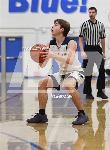 Thumbnail 2 in Poway vs. La Costa Canyon photogallery.