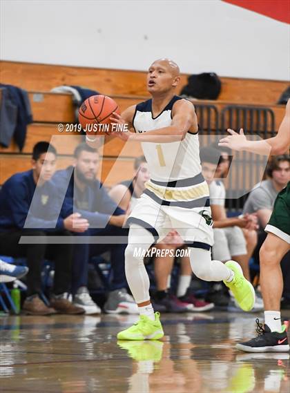 Thumbnail 2 in Poway vs. La Costa Canyon photogallery.