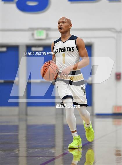 Thumbnail 3 in Poway vs. La Costa Canyon photogallery.